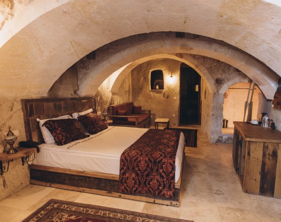 DELUXE CAVE ROOMS